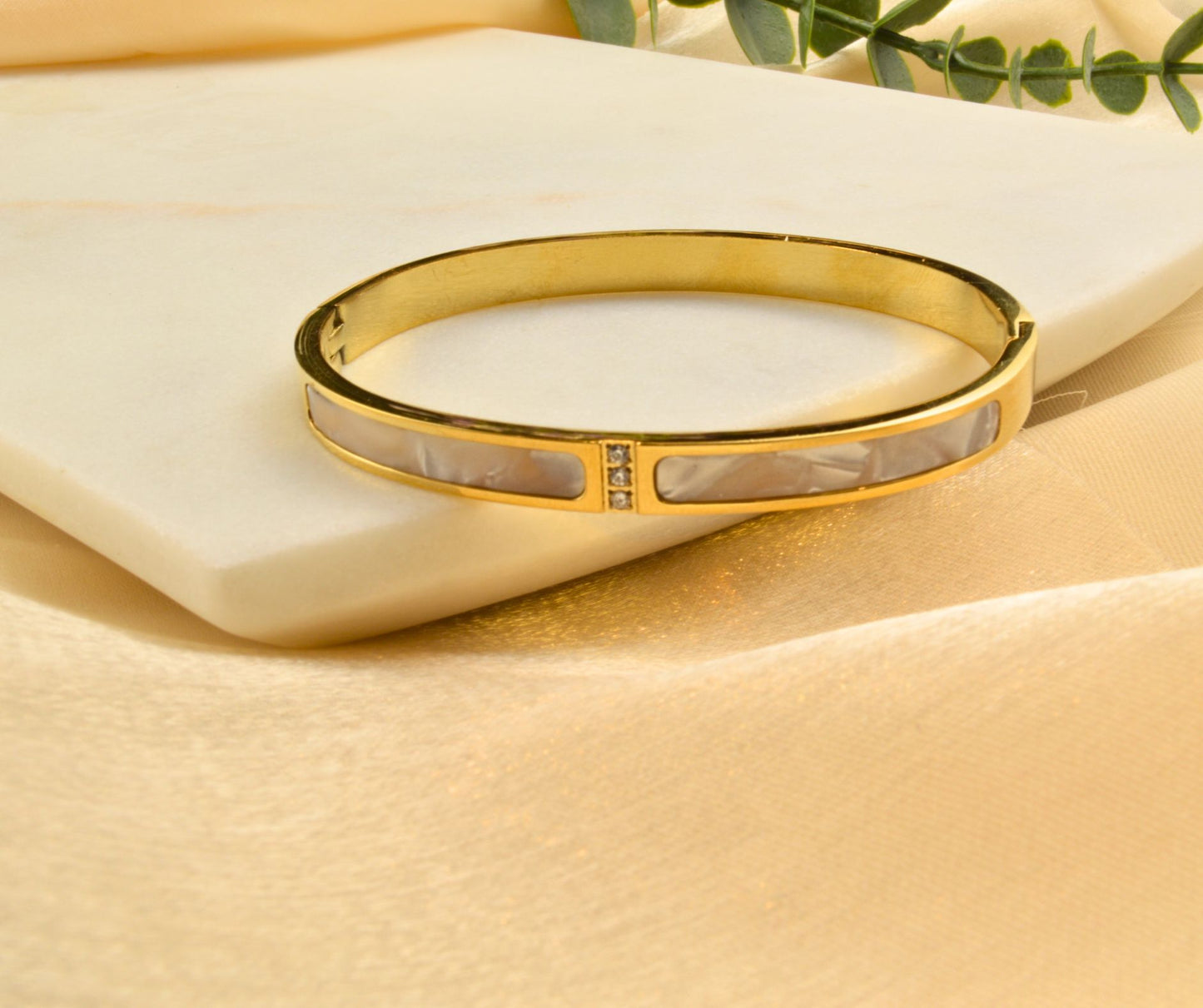 Mother of pearl cuff- S