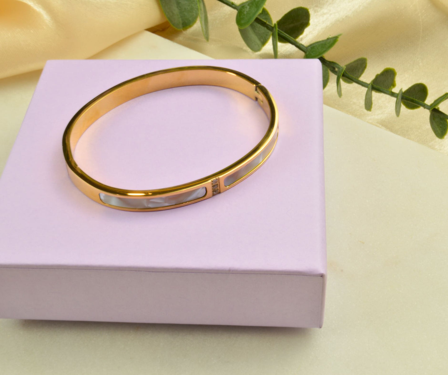 Mother of pearl cuff- S